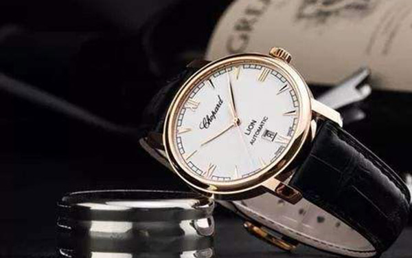 萧邦手表日常使用中正确清洁的方法